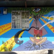 Colombia_Medellin_murales "Alzarsi e elevare la comunità, i bambini sono il futuro. La conoscenza è potere"